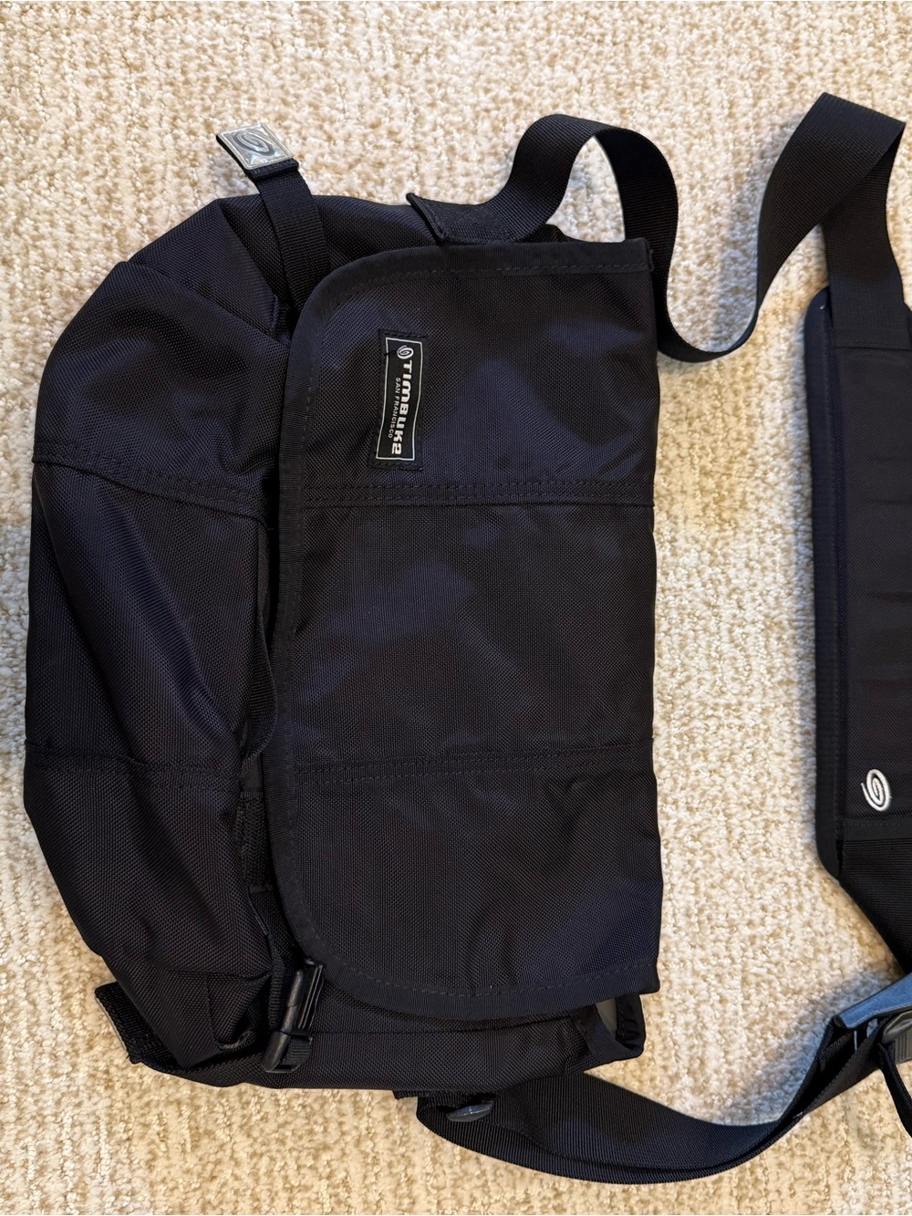 Timbuk2 Black Nylon Messenger Bag with Padded Strap - Picture 2 of 8